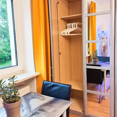 Modernes Am Park Mit Garten, Huehner & Enten Homestay *