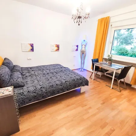 Homestay Modernes Am Park Mit Garten, Huehner & Enten *