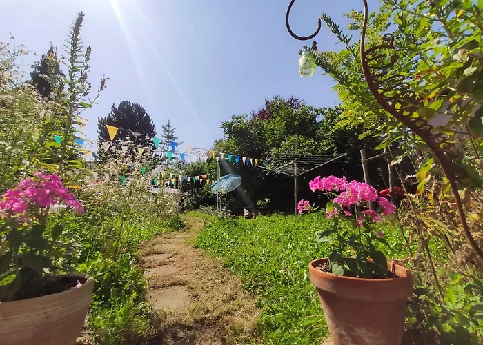 Homestay szállás Modernes Am Park Mit Garten, Huehner & Enten