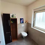 Modernes Am Park Mit Garten, Huehner & Enten Homestay szállás München