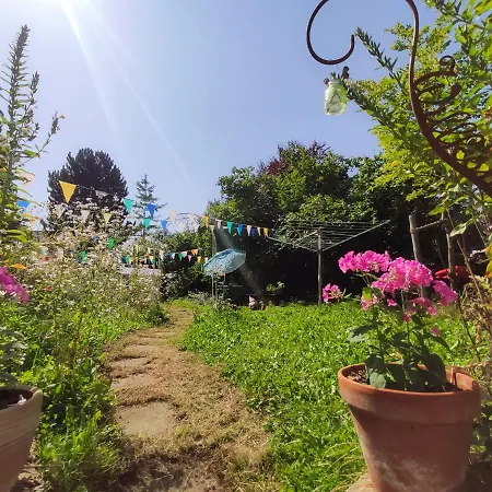 Homestay szállás Modernes Am Park Mit Garten, Huehner & Enten