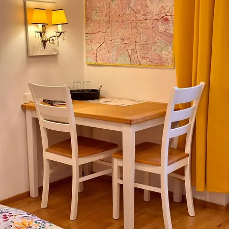 Modernes Am Park Mit Garten, Huehner & Enten Homestay szállás München