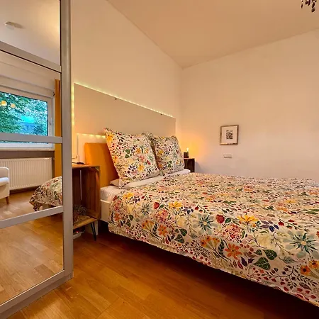 Artist's House Room, Free Parking, Garden